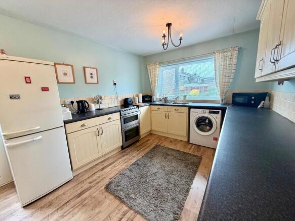 4 bed Detached for sale Image 9
