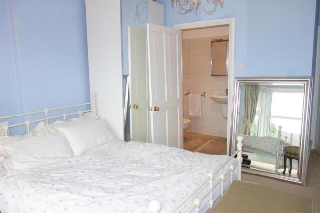 ensuite.JPG