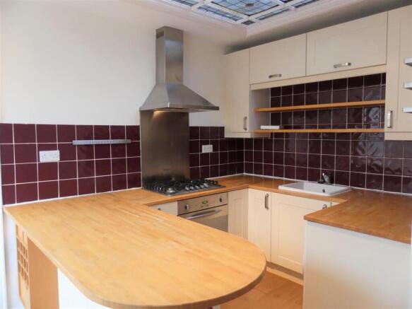 2 bed Apartment to rent Image 5