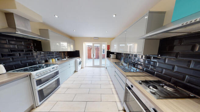 Beautiful 7-Bedroom Student House with En-Suites