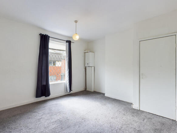 2 bed End of Terrace to rent Image 7