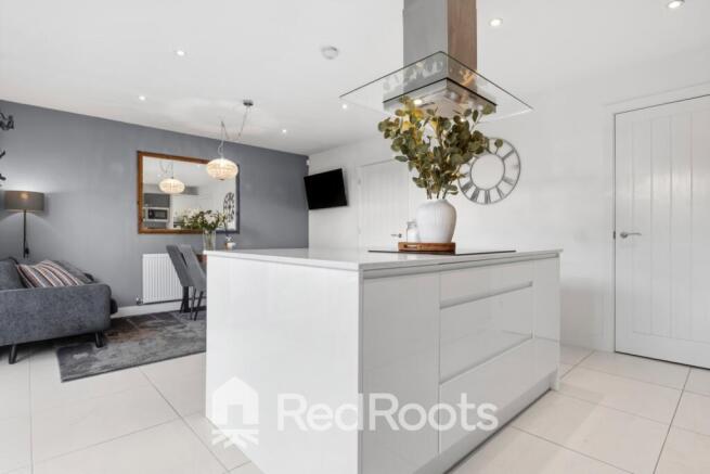4 bed Detached for sale Image 4