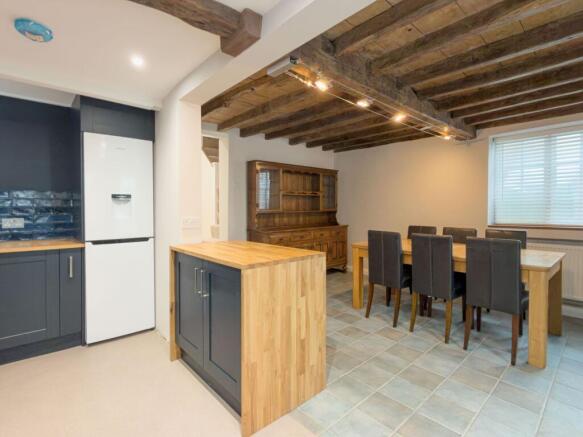 2 bed Semi-Detached to rent Image 4
