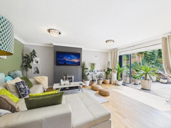 Lounge/Dining Room