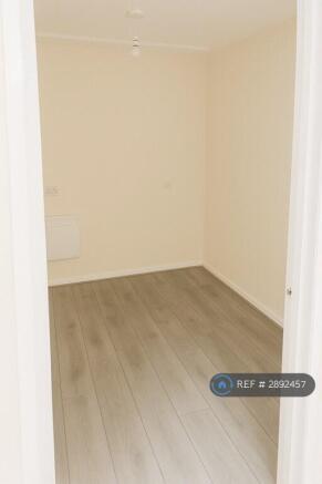 1 bed Flat to rent Image 4