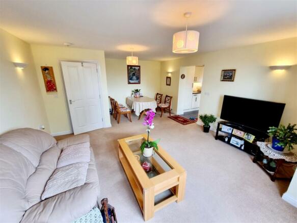 Sitting & Dining Room