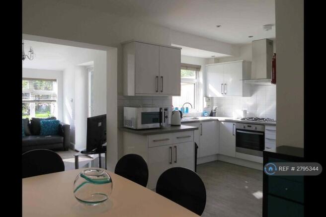 Kitchen & Dining Area