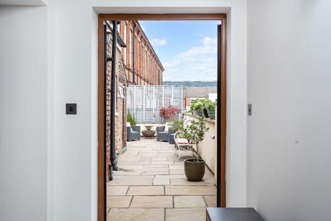 4 bed Town House for sale Image 11