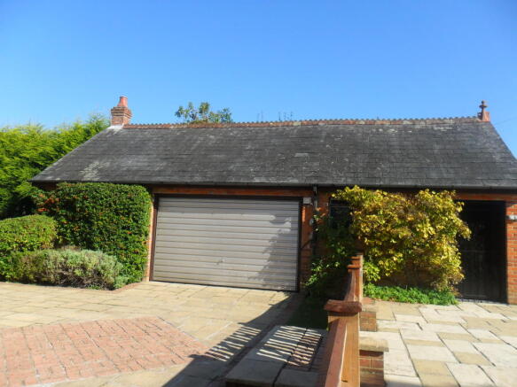 Garage/Workshop