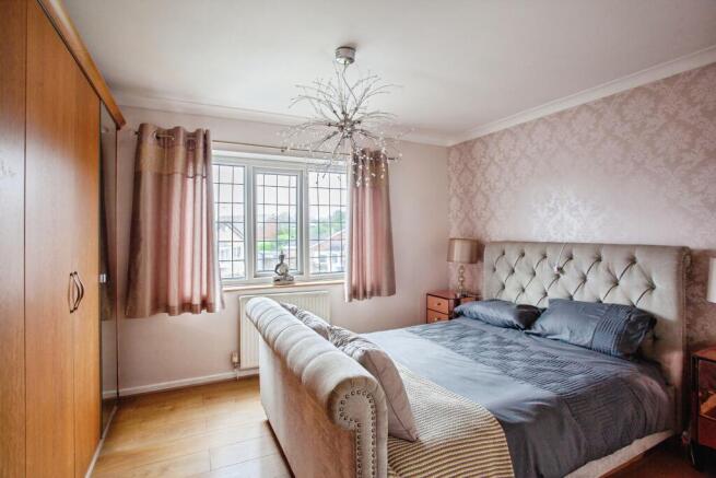 4 bed Detached for sale Image 8