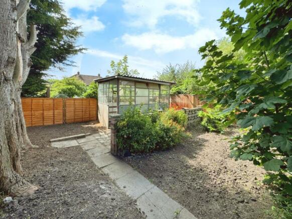 8bcc09b2-HRearGarden.jpg