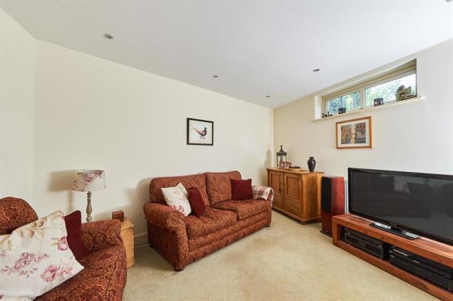 9 Midland Close-13.jpg