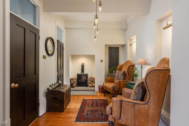 5 bed House for sale Image 9