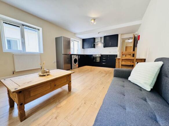 Lounge Kitchen (6)