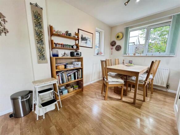 3 bed Semi-Detached for sale Image 10