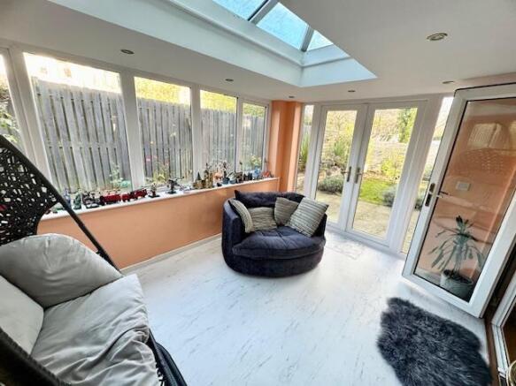 5 bed Detached for sale Image 9