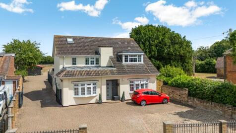 Charlton Road, Shepperton, Surrey, TW17