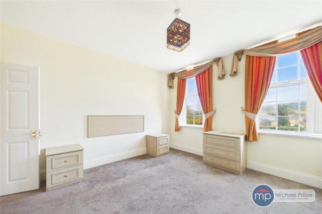 3 bed Flat for sale Image 8