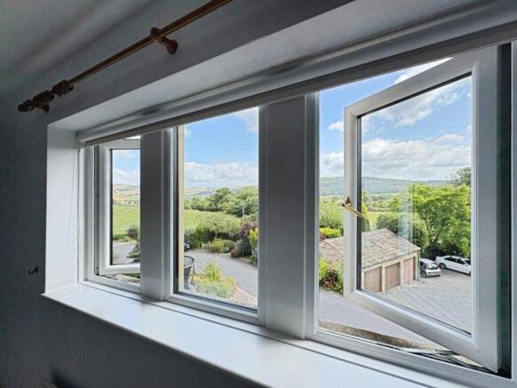 3 bed Terraced for sale Image 11