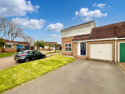 East Carr, Cayton, YO11