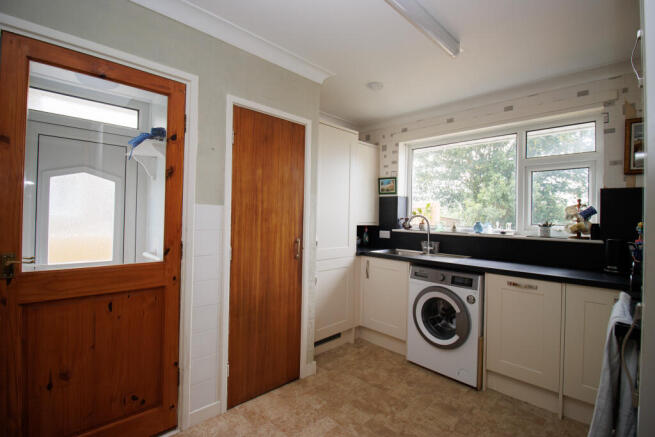 2 bed Semi-Detached Bungalow for sale Image 7