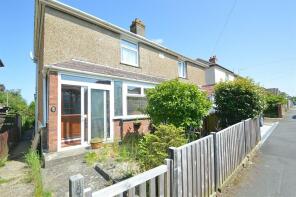 39, Manor Road, Lake PO36 9JA