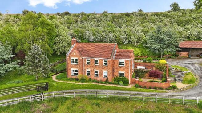 4 bed Detached for sale Image 8