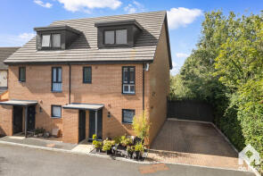 1, May Hill Drive, Bishops Cleeve, Cheltenham GL52 7WE