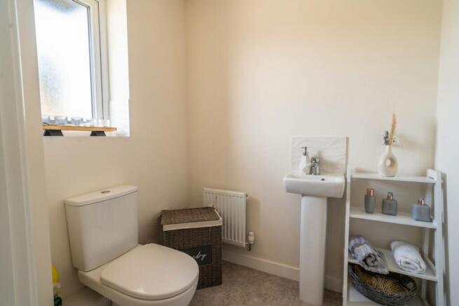4 bed Detached for sale Image 12