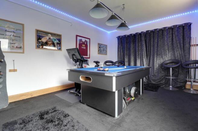 Garage/Games Room