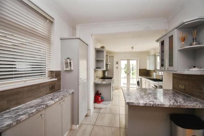 5 bed Semi-Detached for sale Image 11