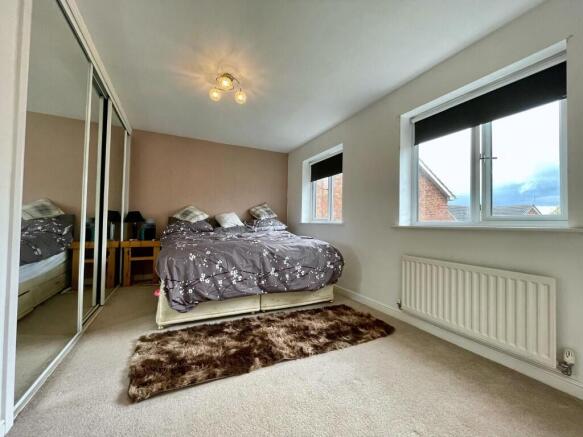 5 bed Detached for sale Image 8