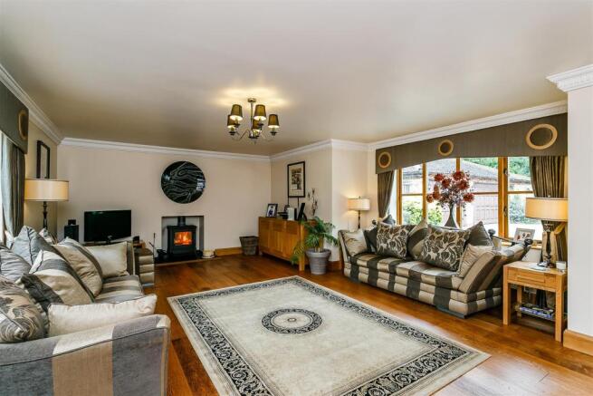 8300160-interior21.jpg