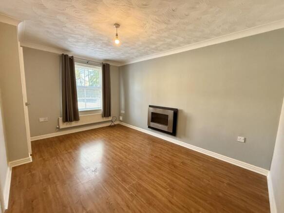 2 bed Semi-Detached to rent Image 5