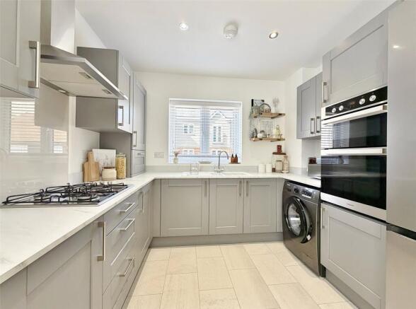 Heathpoult Road, Verwood, Dorset, BH31 photo 4
