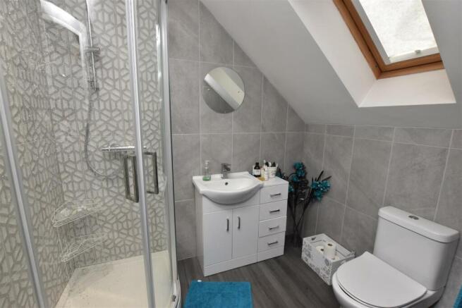EN SUITE SHOWER ROOM/WC