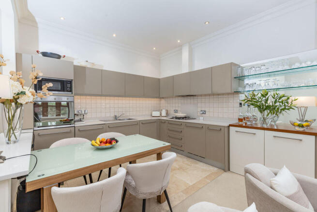2 bed Flat for sale Image 3