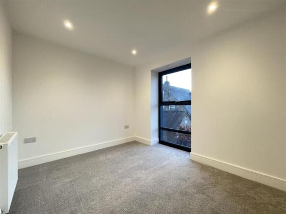 2 bed Flat for sale Image 6