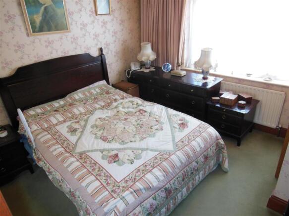 Bedroom 1.JPG