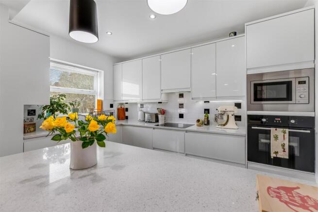 2 bed Apartment for sale Image 5