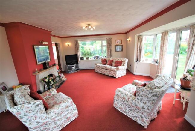 LOUNGE: