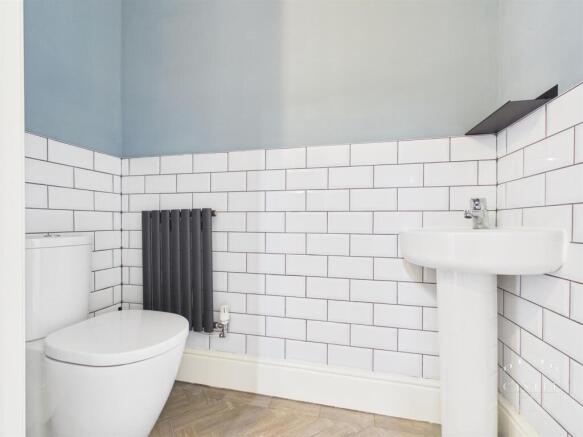 GUEST CLOAKROOM
