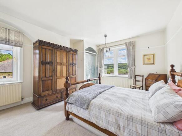 4 bed House for sale Image 12