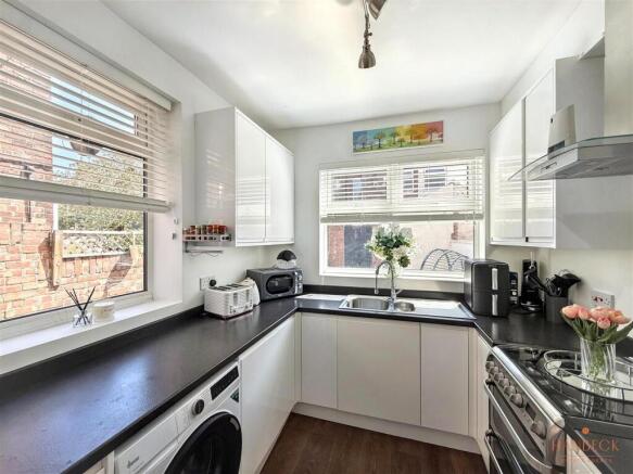 2 bed Terraced for sale Image 11