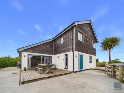 St Agnes, A substantial detached family home in the heart of the village