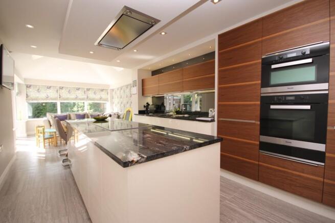 Kitchen/Breakfast...