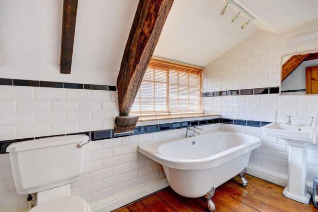 4 bed Semi-Detached for sale Image 5