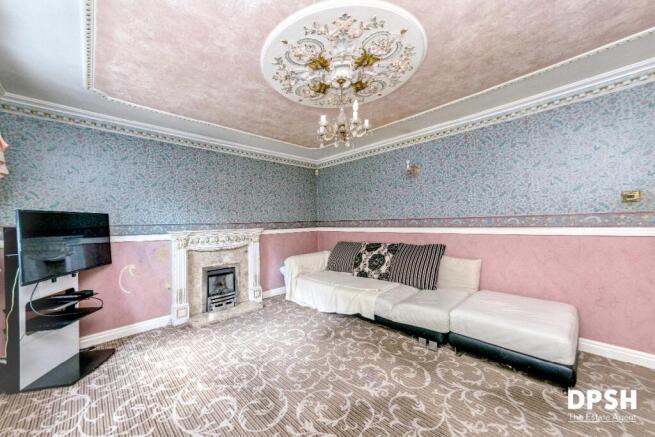 5 bed Detached for sale Image 11