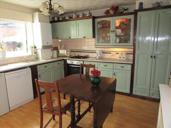 KITCHEN/BREAKFAST ROOM