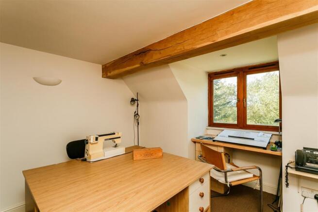 8305879-interior09.JPG